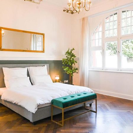 120Qm Denkmal Apartment In Krefeld Mit Stuck Und Garten - Beuys Apartments - クレーフェルト エクステリア 写真