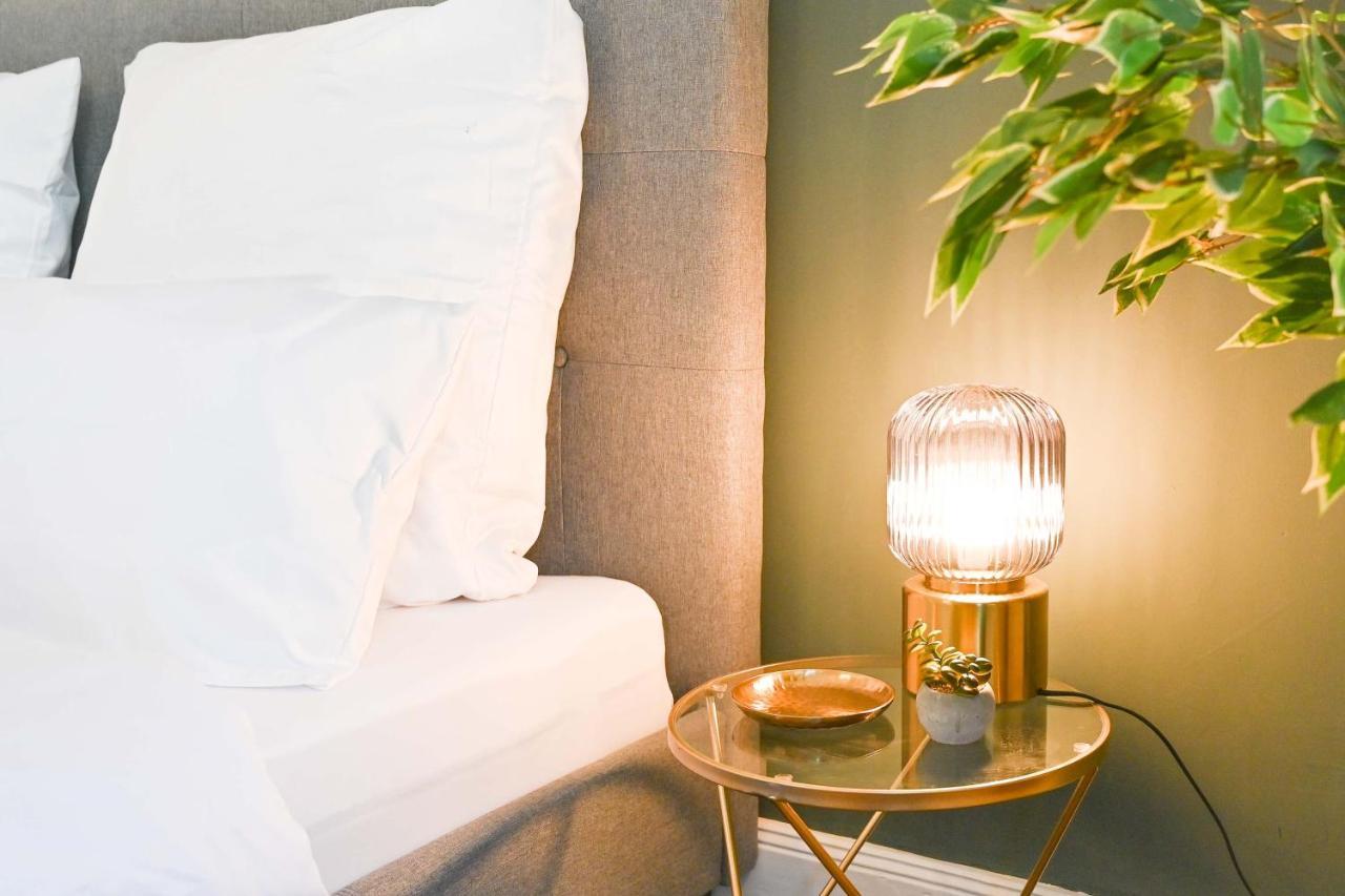 120Qm Denkmal Apartment In Krefeld Mit Stuck Und Garten - Beuys Apartments - クレーフェルト エクステリア 写真