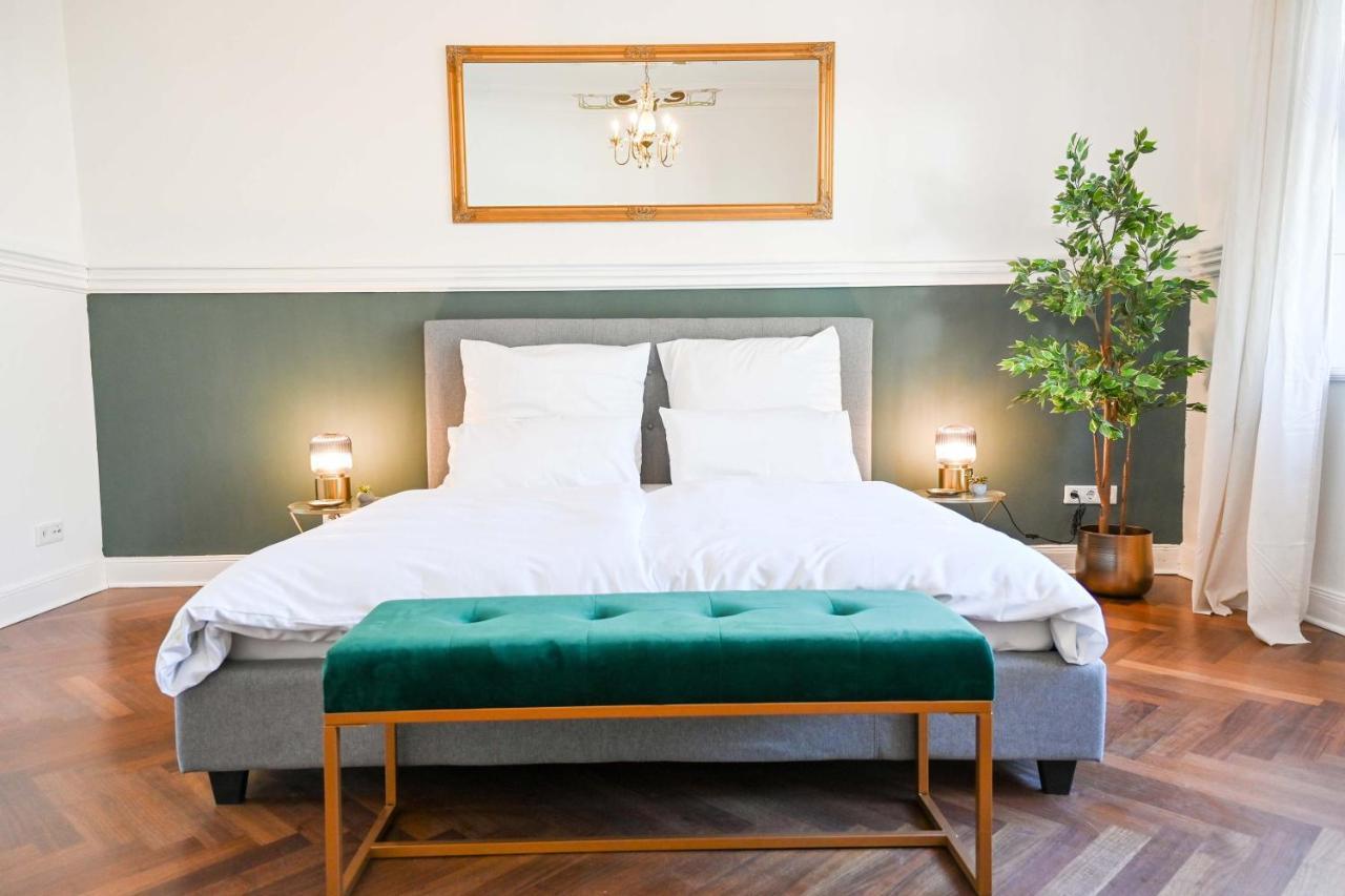 120Qm Denkmal Apartment In Krefeld Mit Stuck Und Garten - Beuys Apartments - クレーフェルト エクステリア 写真