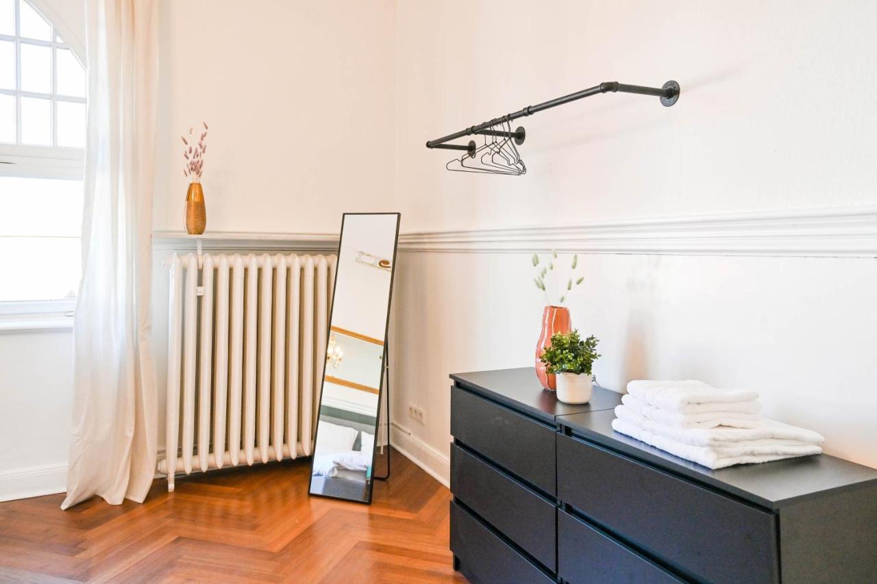 120Qm Denkmal Apartment In Krefeld Mit Stuck Und Garten - Beuys Apartments - クレーフェルト エクステリア 写真