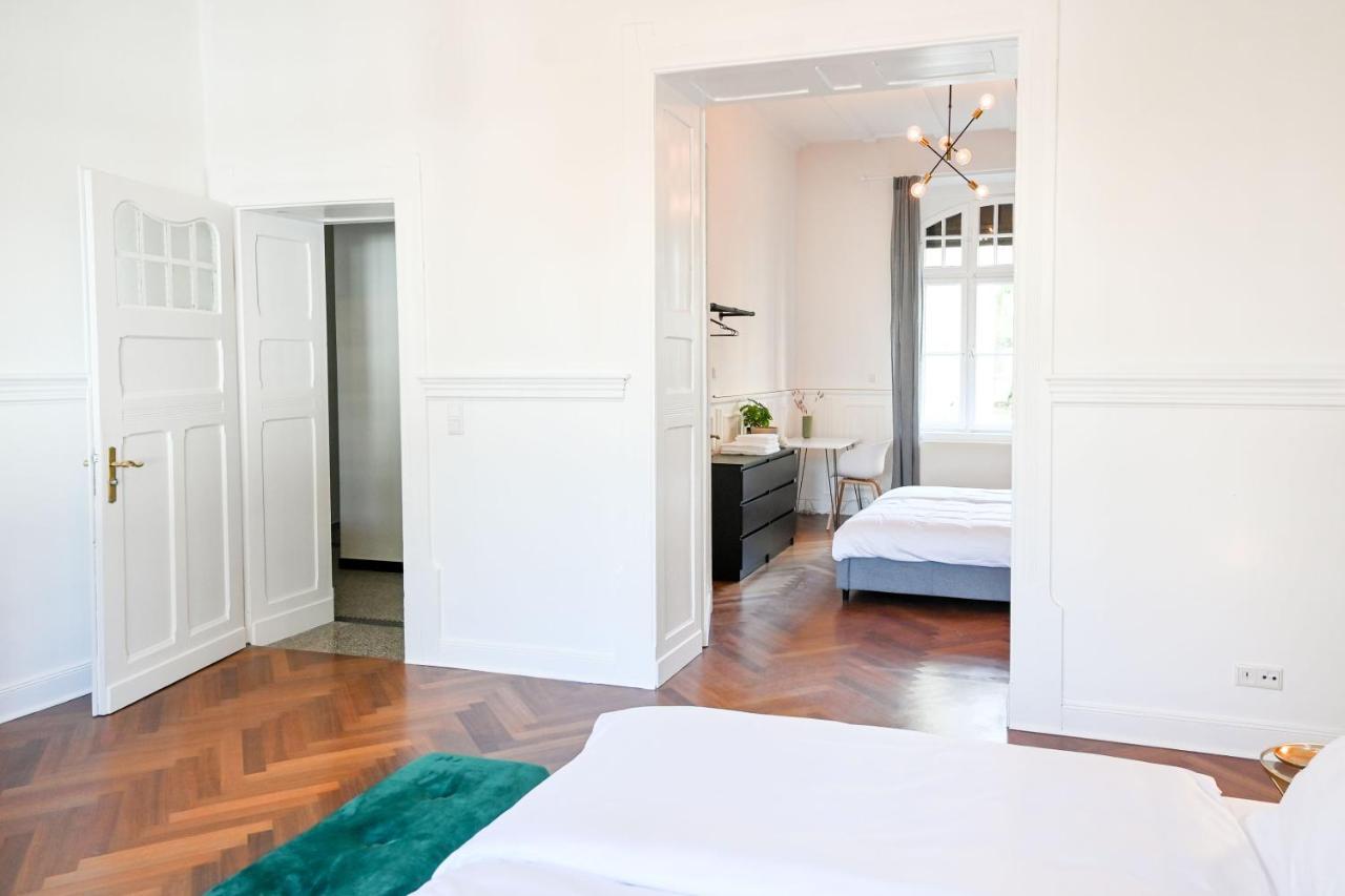 120Qm Denkmal Apartment In Krefeld Mit Stuck Und Garten - Beuys Apartments - クレーフェルト エクステリア 写真